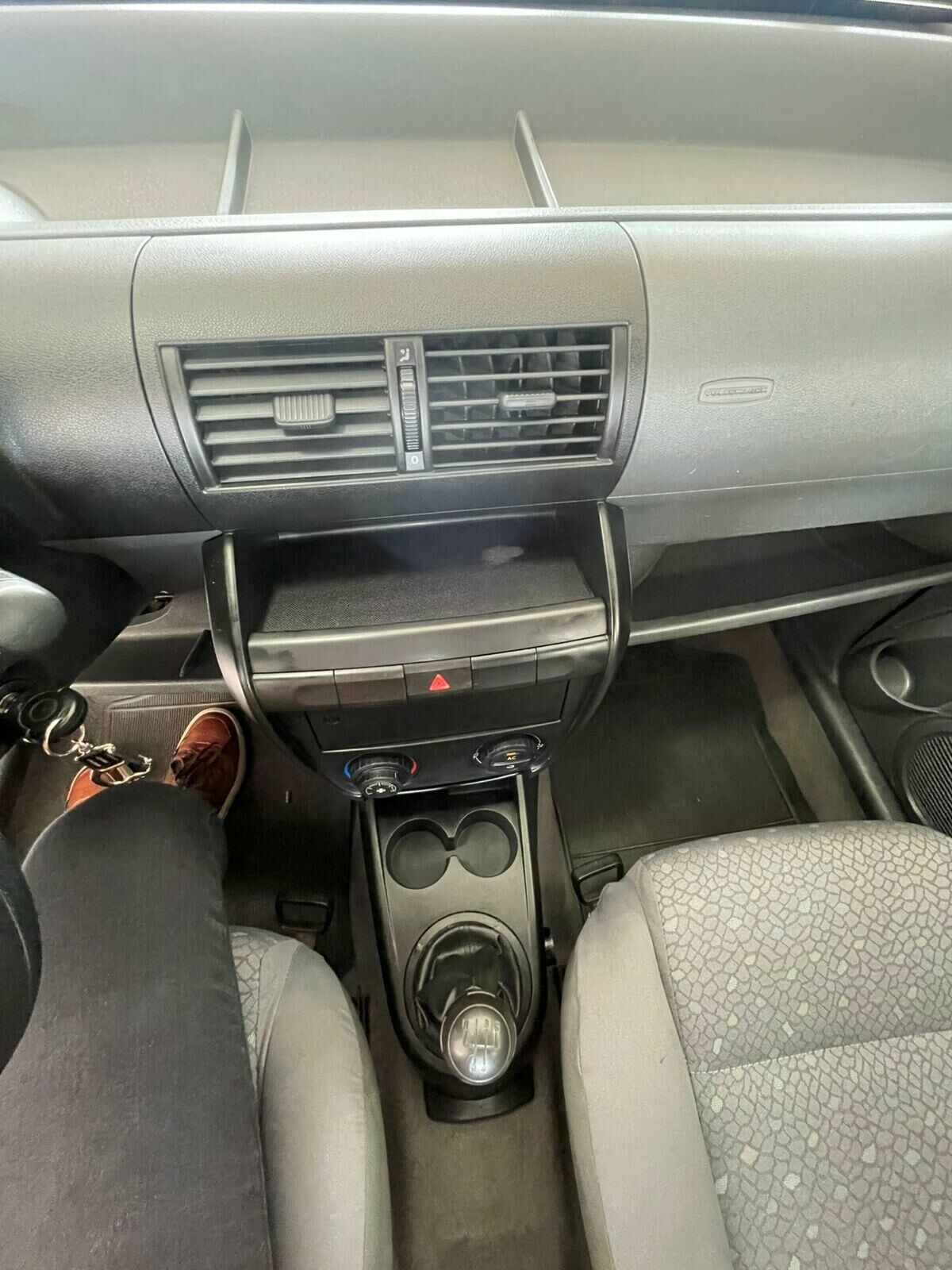 Imagem do veículo  VOLKSWAGEN FOX PLUS 1.6